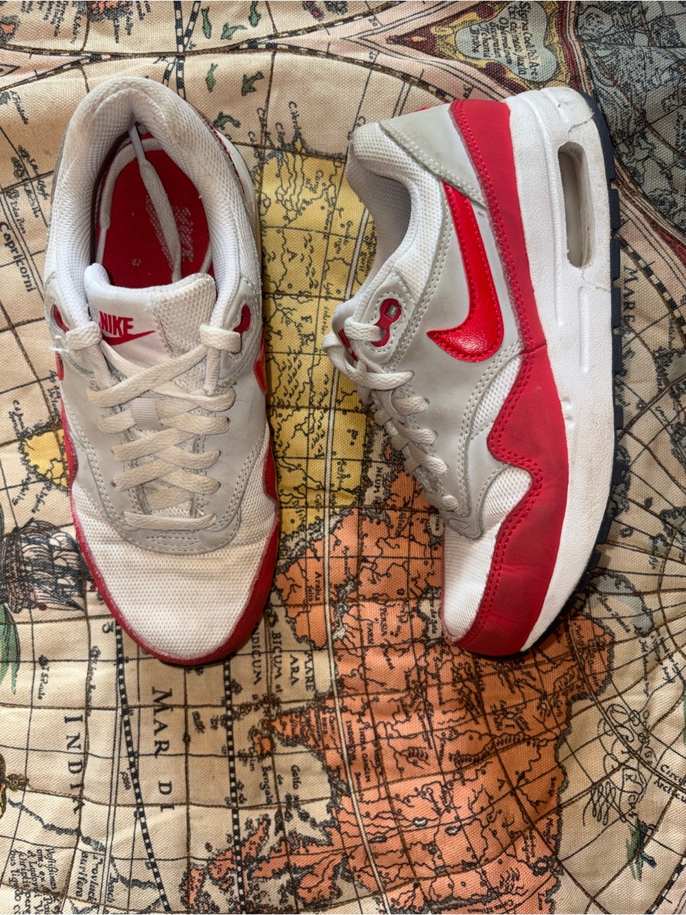 Nike Kids White and Red Low-Top Sneakers